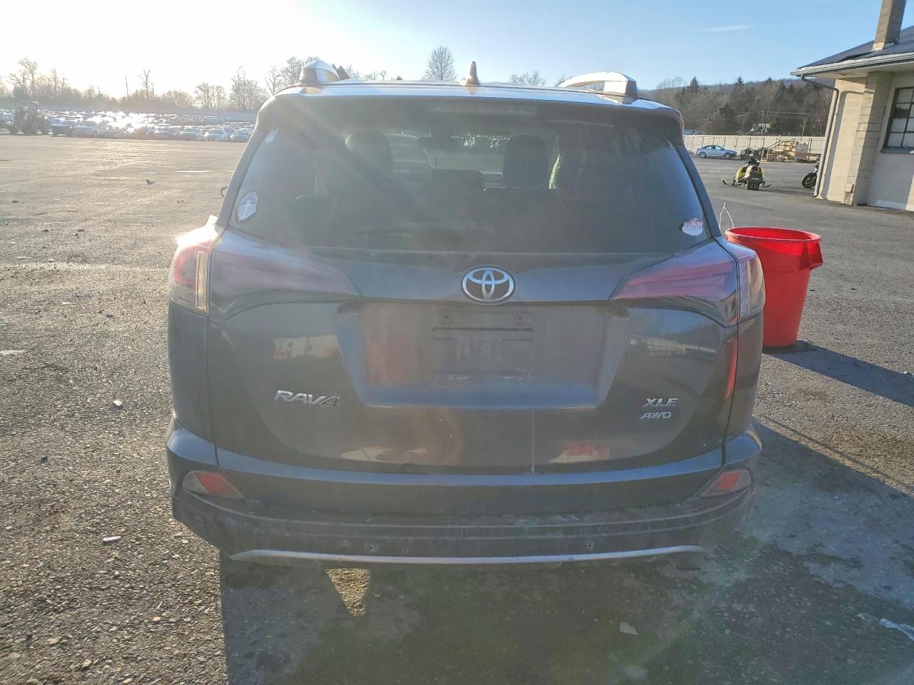 2016 TOYOTA RAV4 XLE photo 16