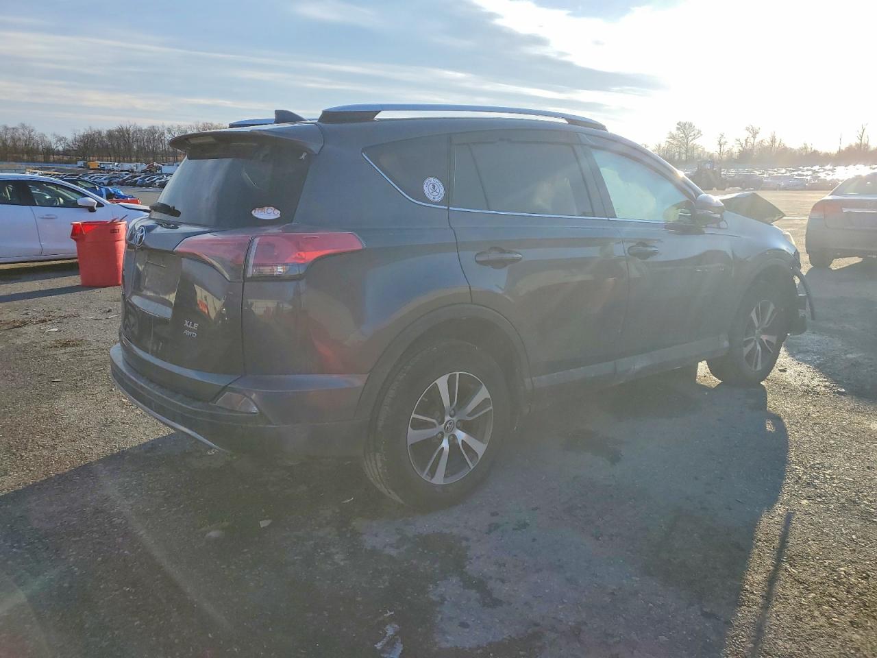 2016 TOYOTA RAV4 XLE photo 7