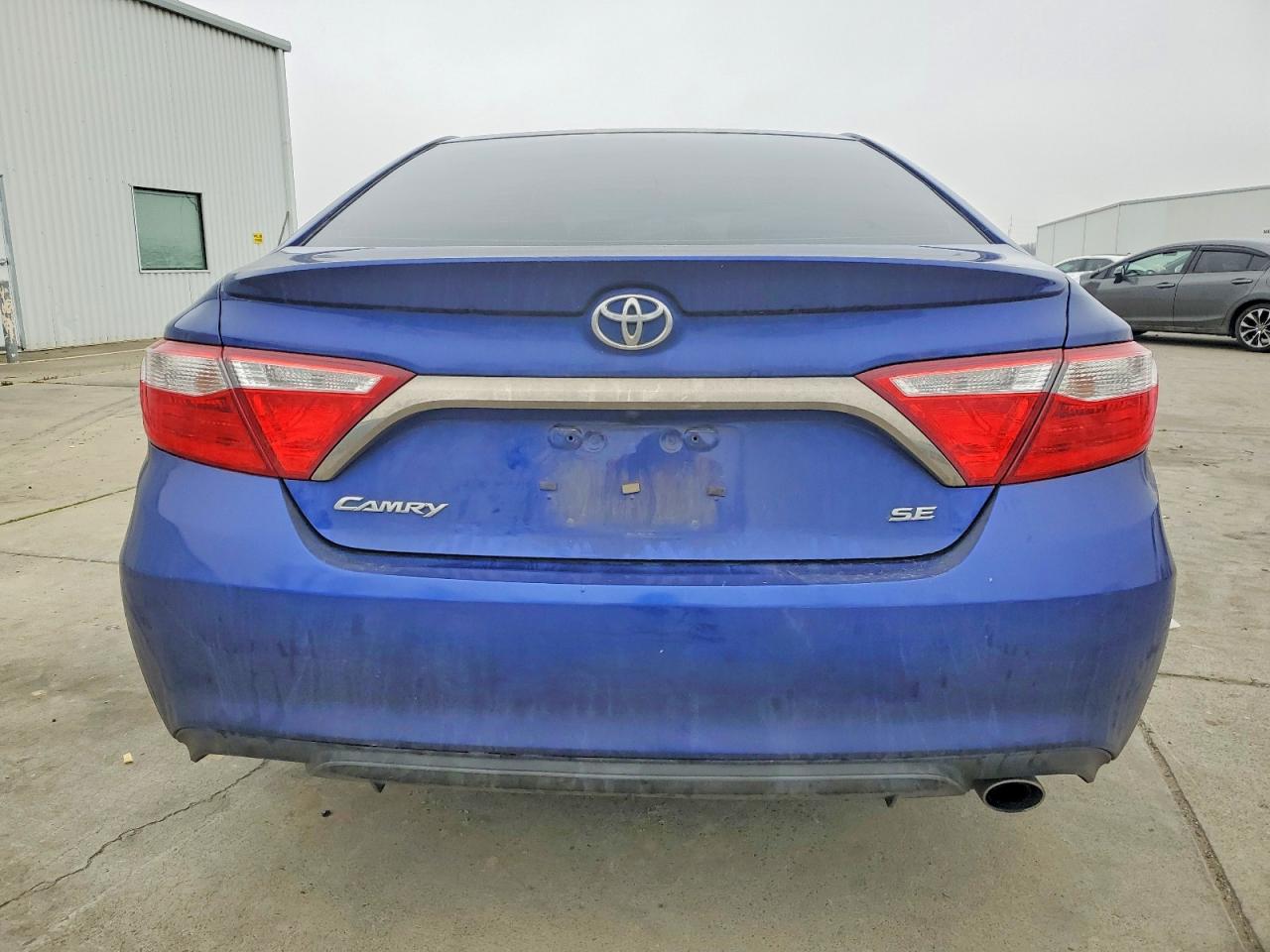 2015 TOYOTA CAMRY LE photo 11