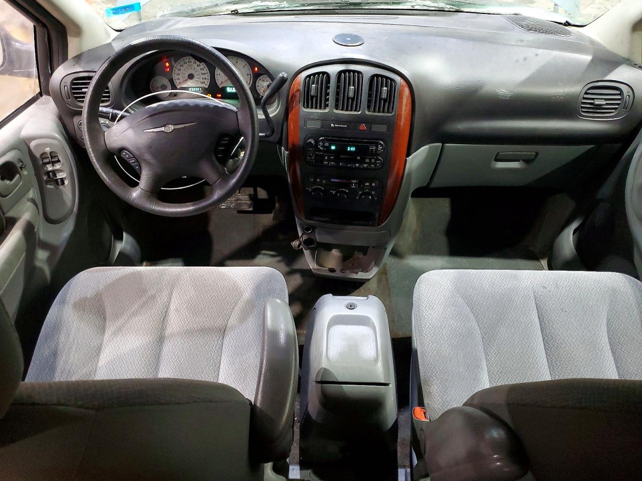 2005 CHRYSLER TOWN & COUNTRY LX photo 8