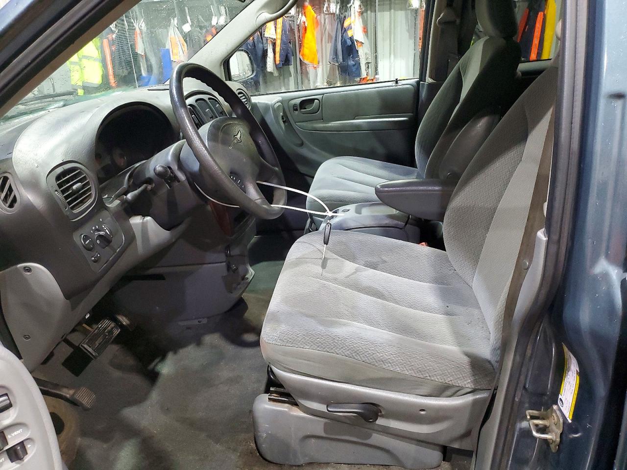 2005 CHRYSLER TOWN & COUNTRY LX photo 7