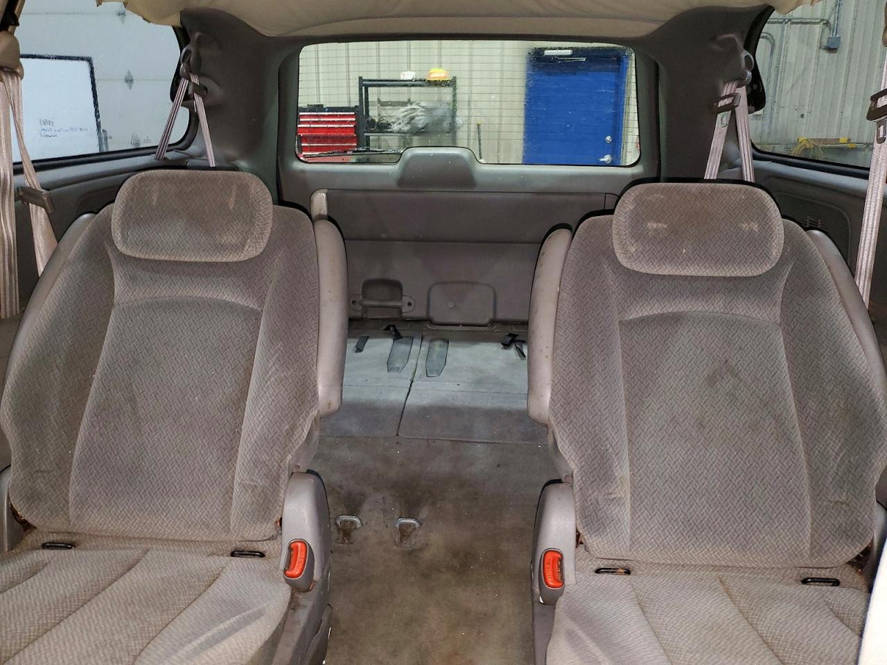 2005 CHRYSLER TOWN & COUNTRY LX photo 10