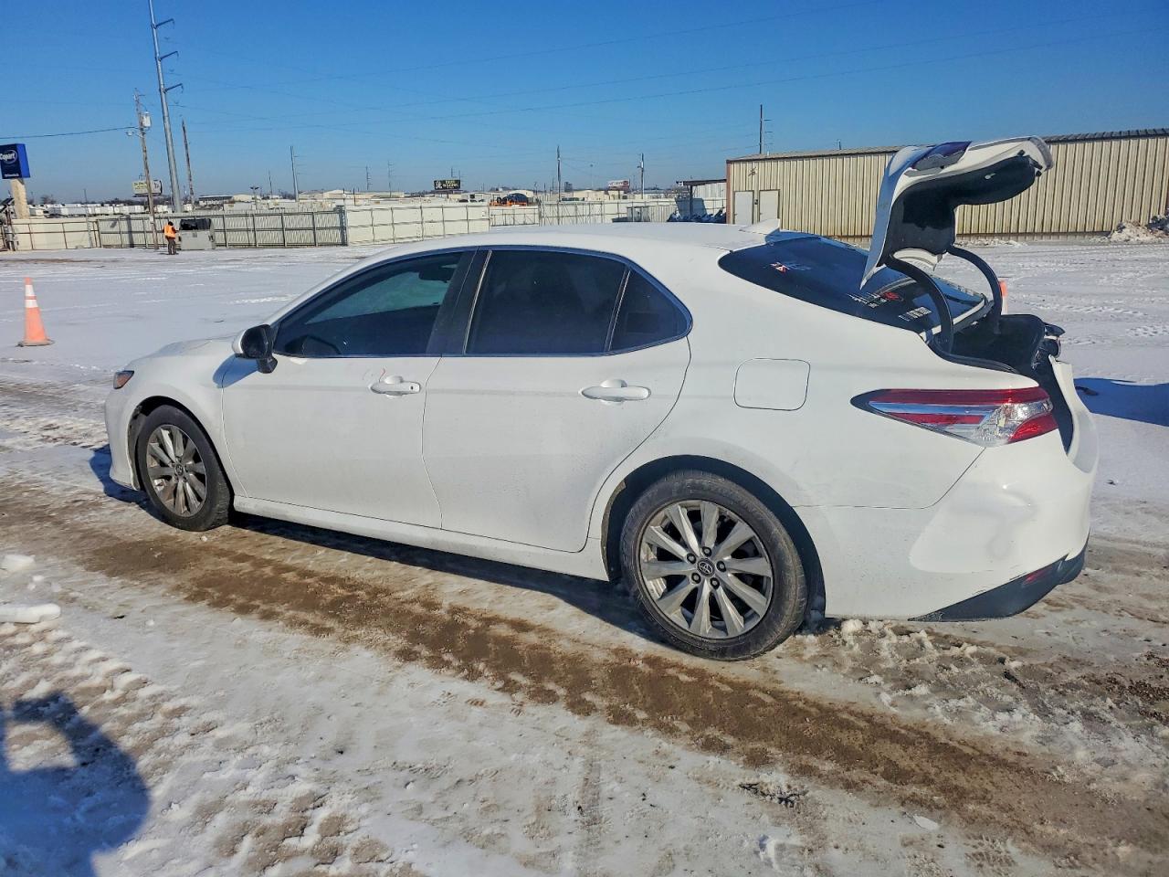2019 TOYOTA CAMRY L photo 2