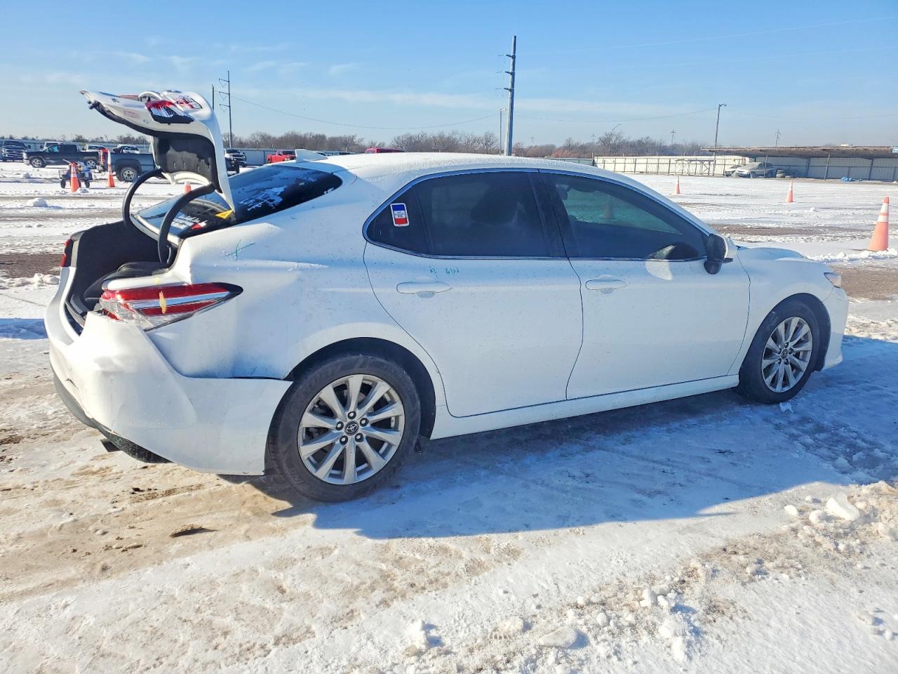2019 TOYOTA CAMRY L photo 3