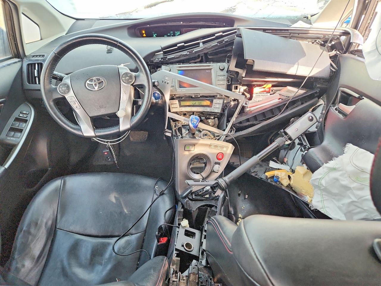 2013 TOYOTA PRIUS PERSONA SERIES SE photo 15