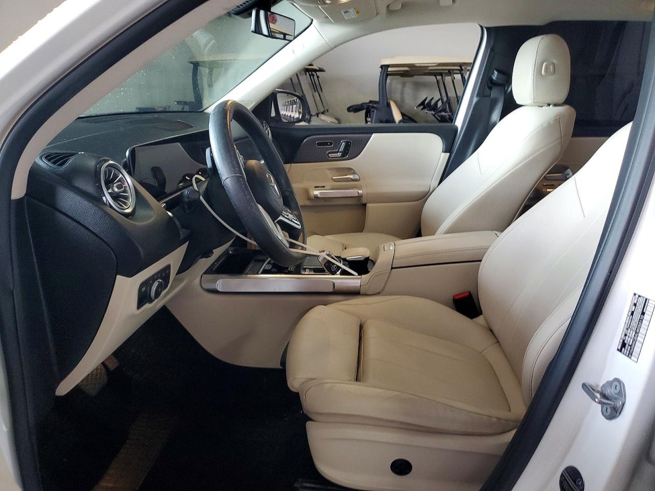 2020 MERCEDES-BENZ GLB 250 photo 13