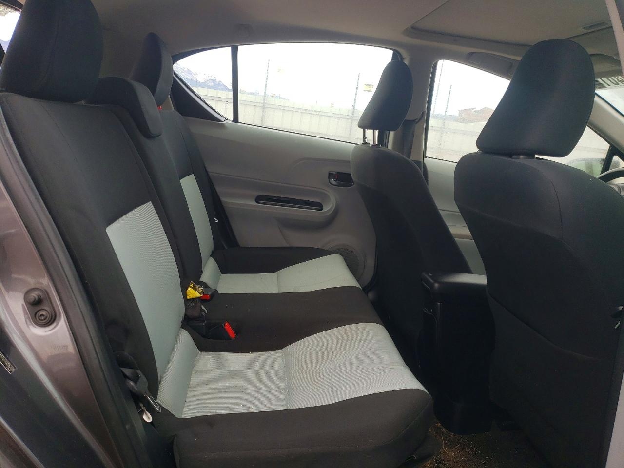 2013 TOYOTA PRIUS photo 28