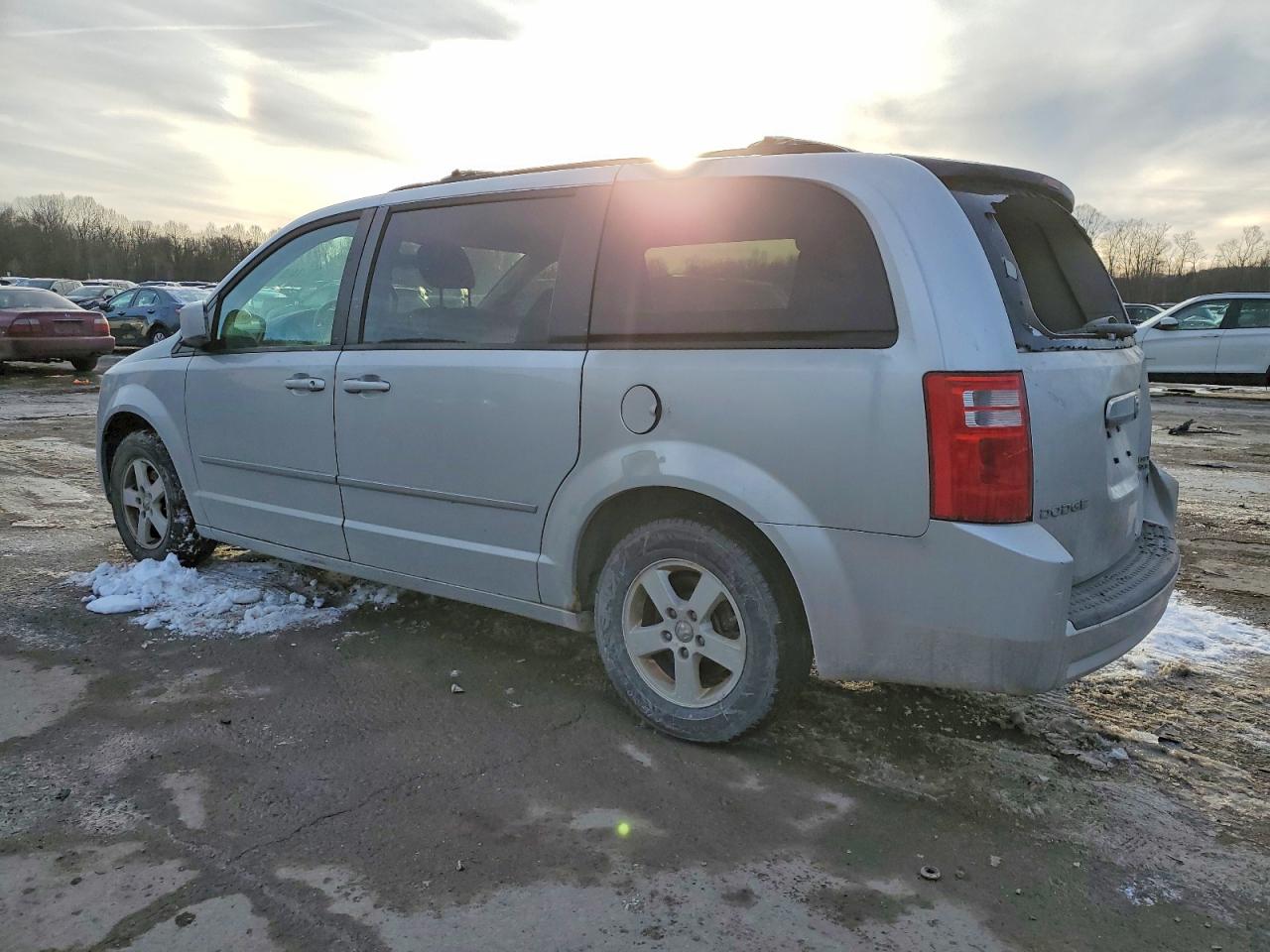 2010 DODGE GRAND CARAVAN photo 4