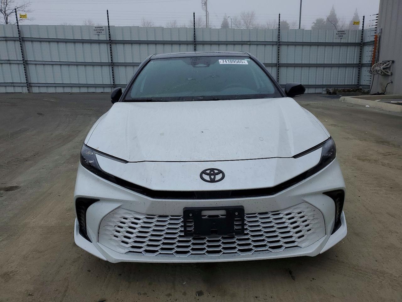 2025 TOYOTA CAMRY XSE photo 5