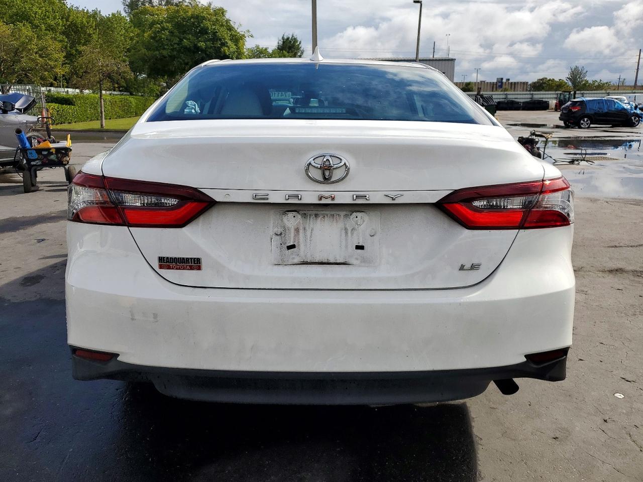 2022 TOYOTA CAMRY LE photo 6