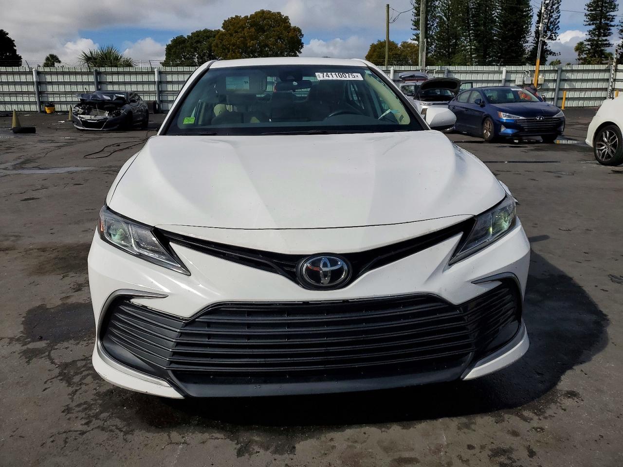 2022 TOYOTA CAMRY LE photo 5