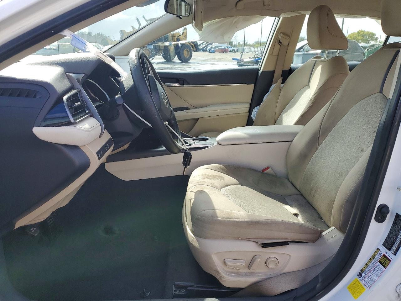 2022 TOYOTA CAMRY LE photo 7