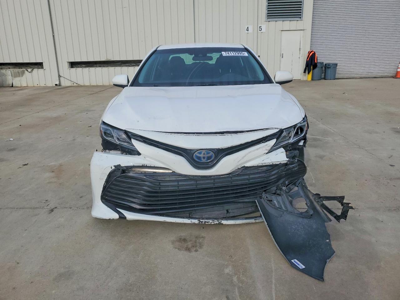 2018 TOYOTA CAMRY LE photo 13