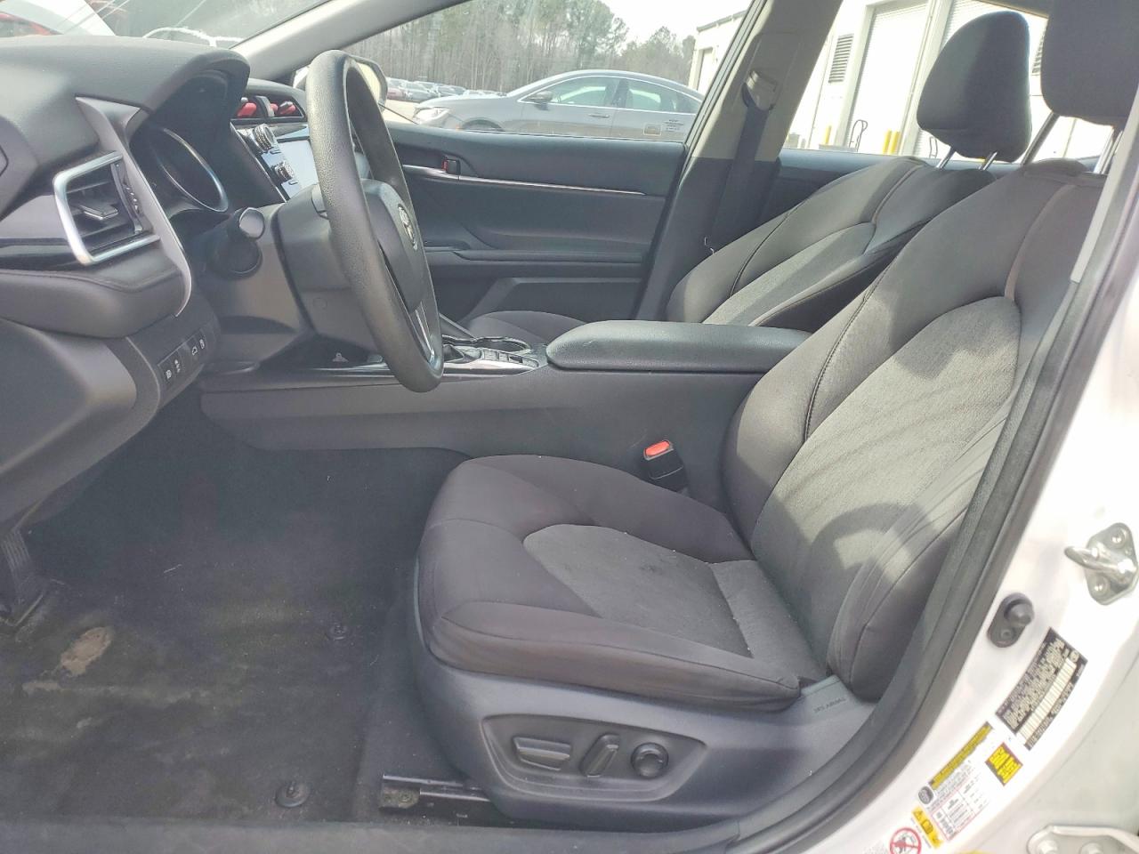 2018 TOYOTA CAMRY LE photo 19