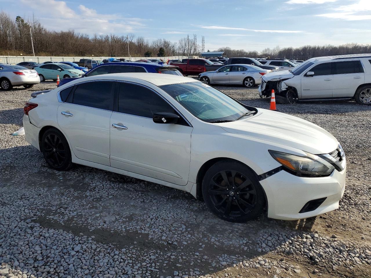 2017 NISSAN ALTIMA photo 10