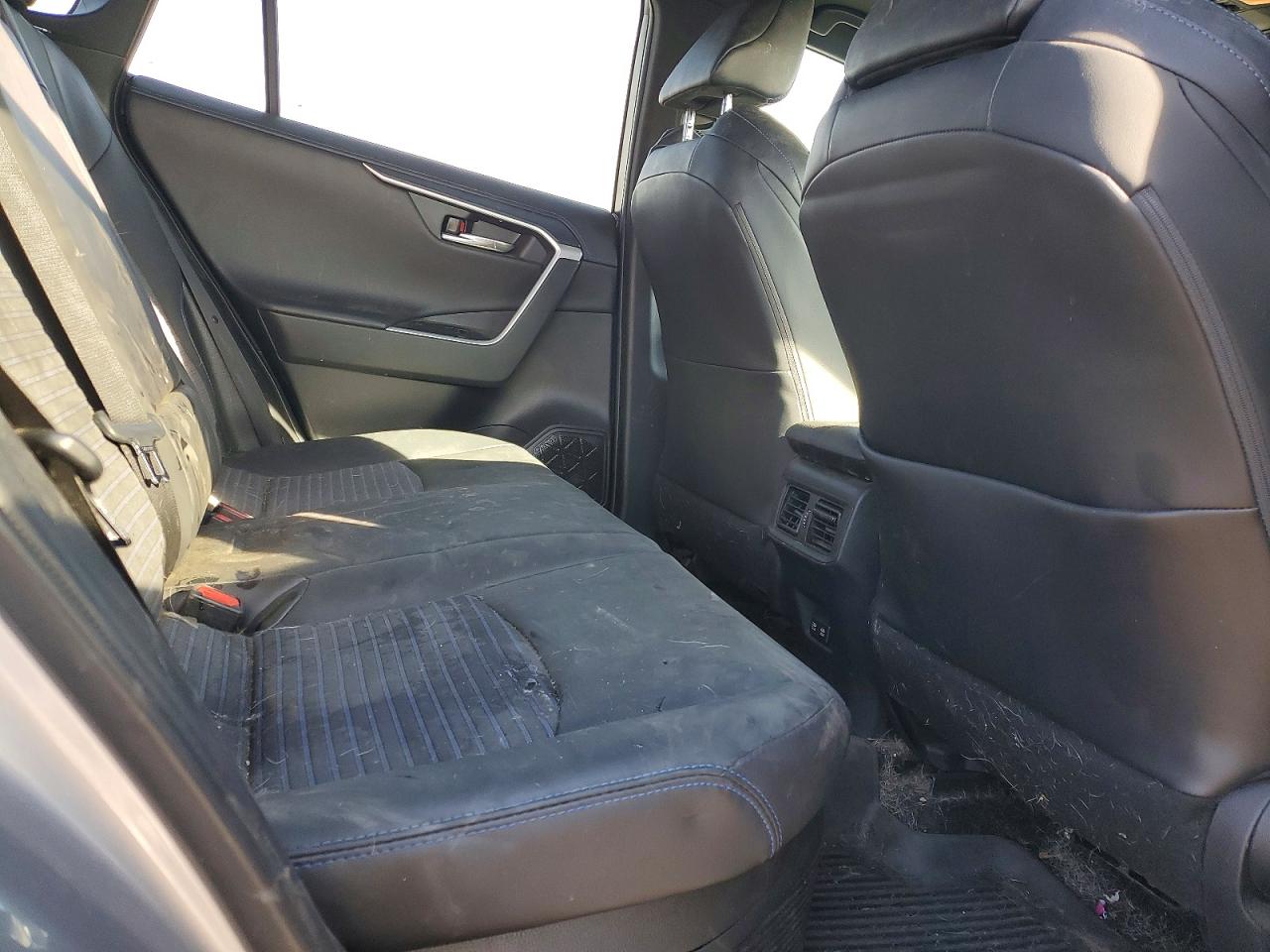 2021 TOYOTA RAV4 XSE photo 8
