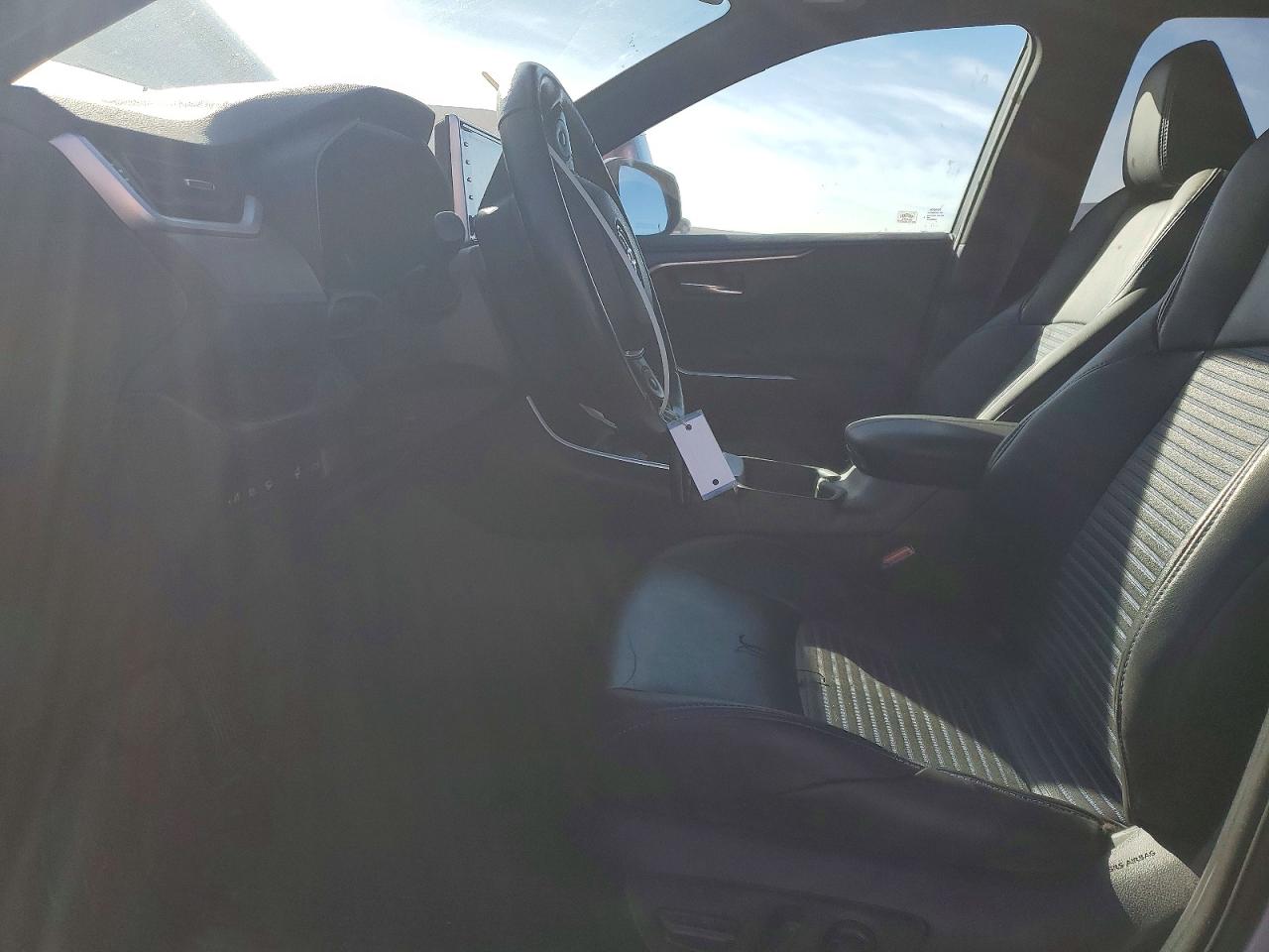 2021 TOYOTA RAV4 XSE photo 4