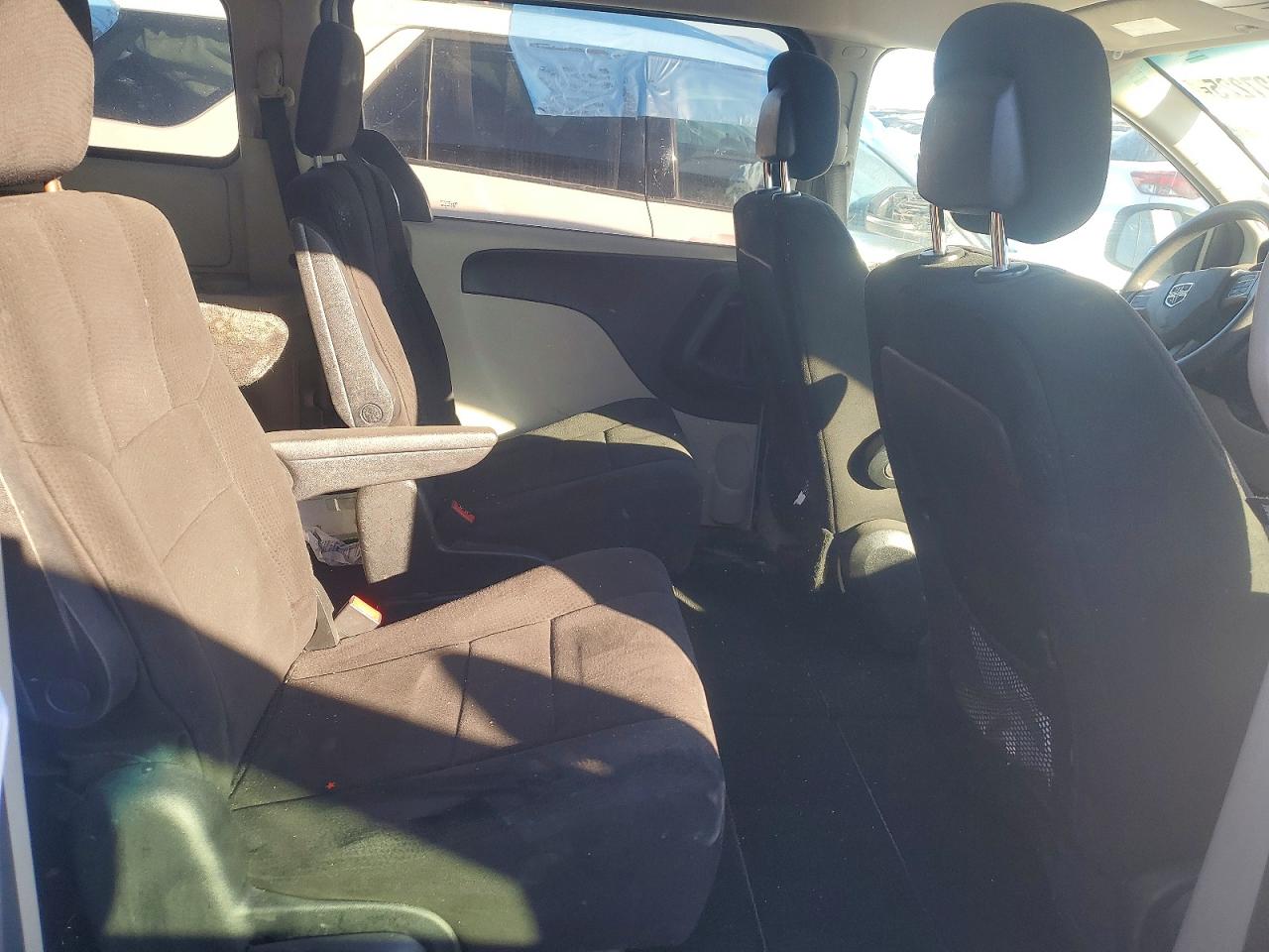 2011 DODGE GRAND CARAVAN EXPRESS photo 11