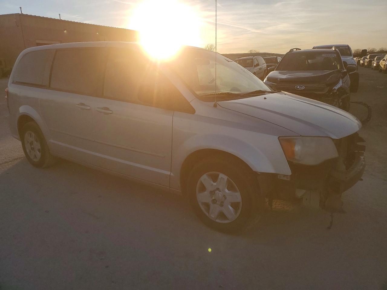 2011 DODGE GRAND CARAVAN EXPRESS photo 4