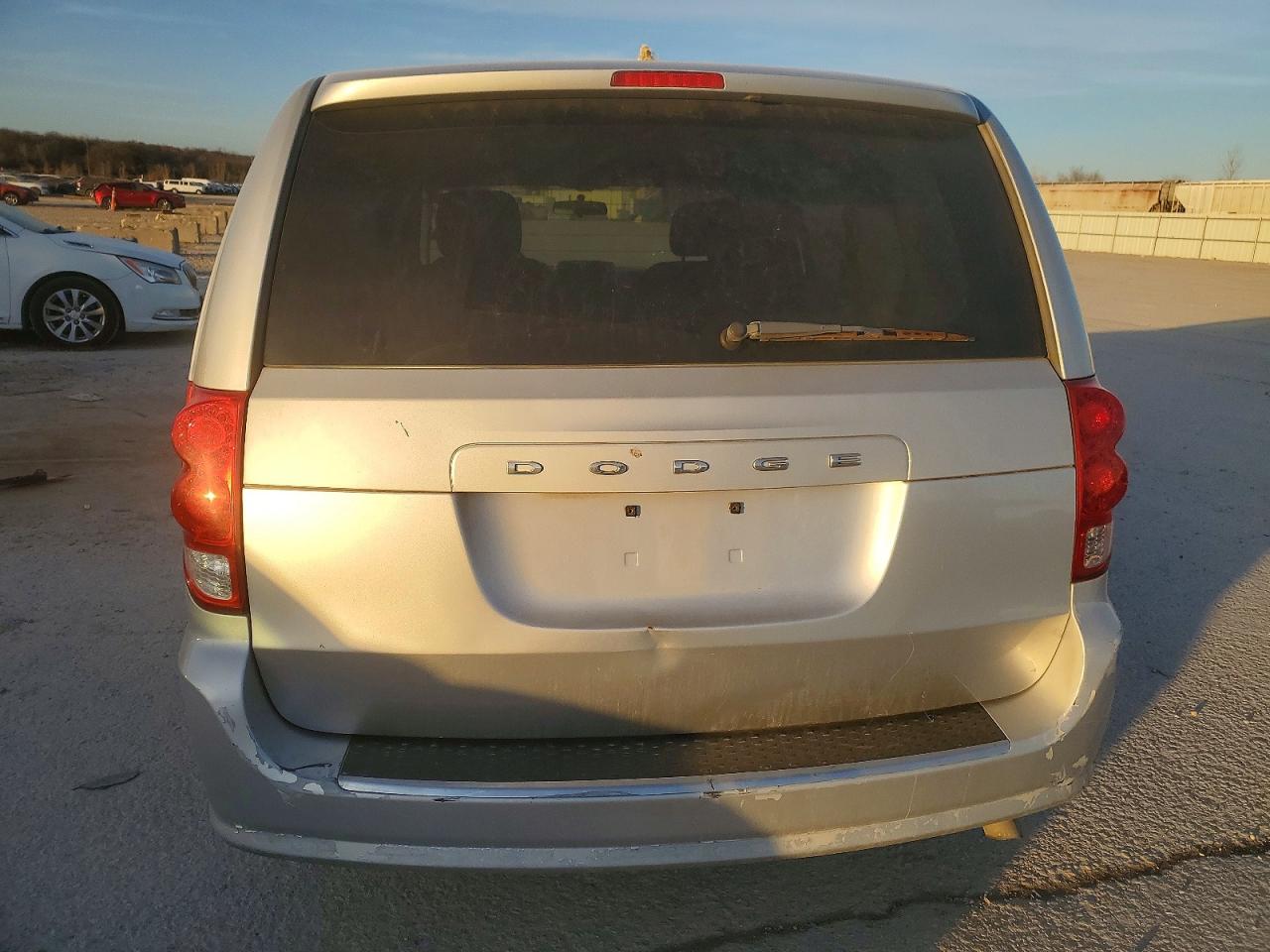 2011 DODGE GRAND CARAVAN EXPRESS photo 6