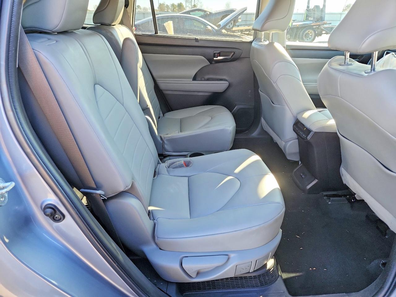 2022 TOYOTA HIGHLANDER HYBRID XLE photo 10