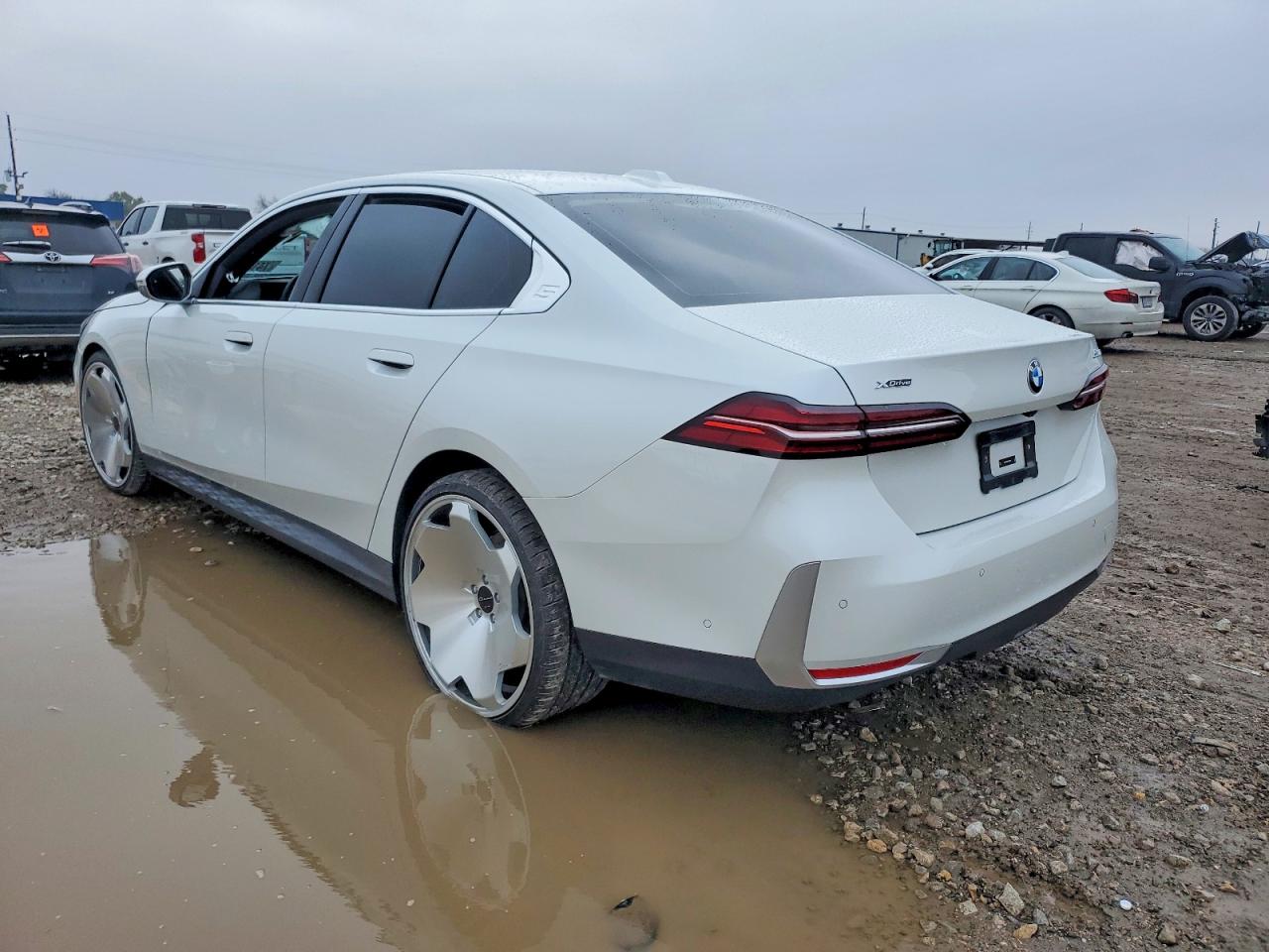 2025 BMW 530 XI photo 2