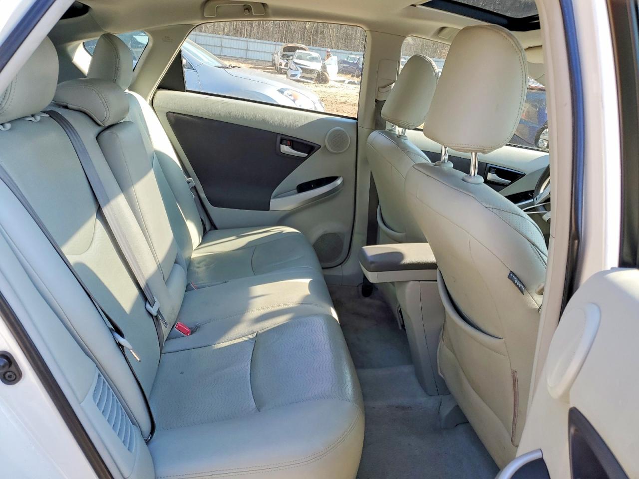 2011 TOYOTA PRIUS THREE photo 19