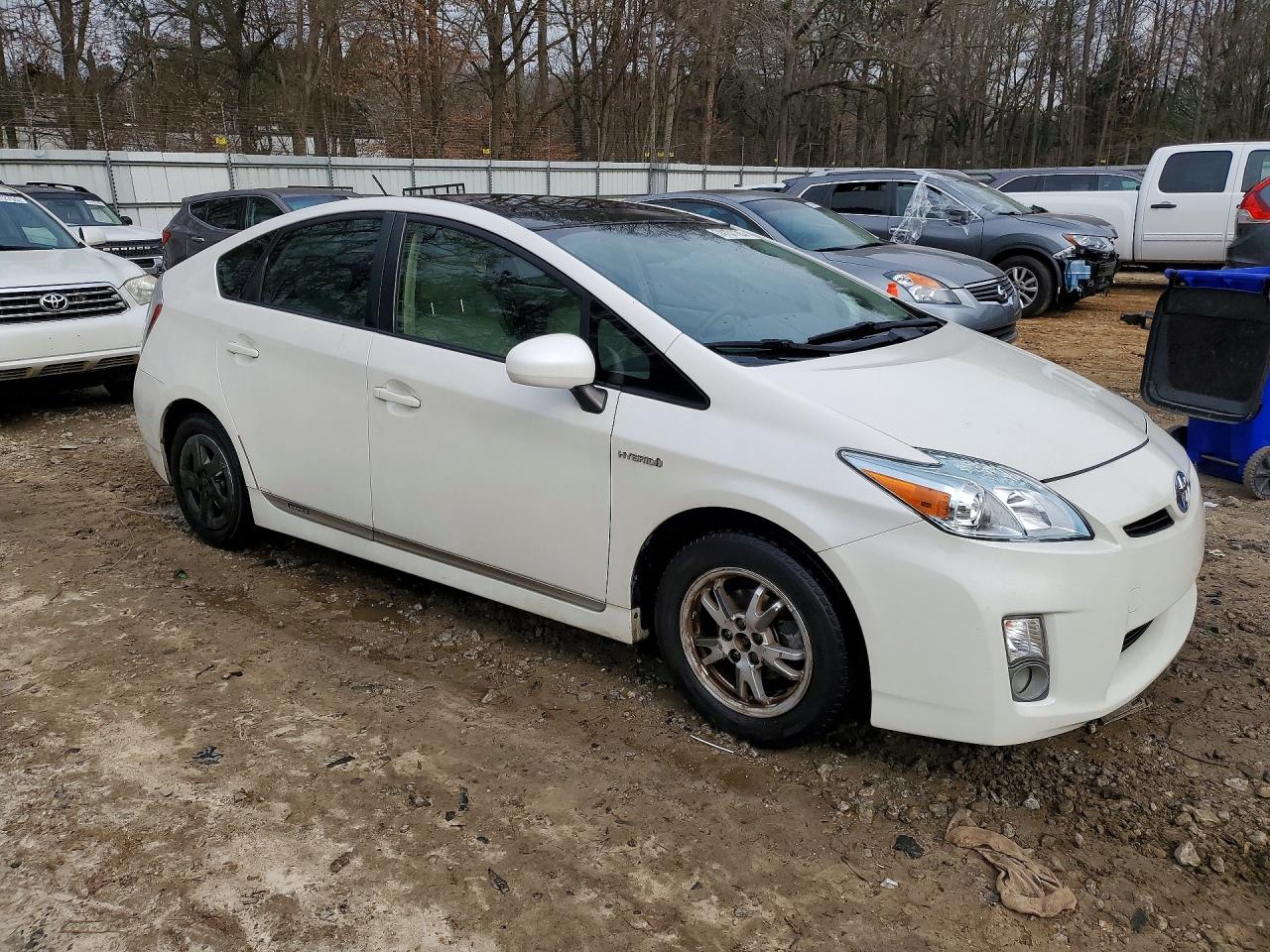 2011 TOYOTA PRIUS THREE photo 7