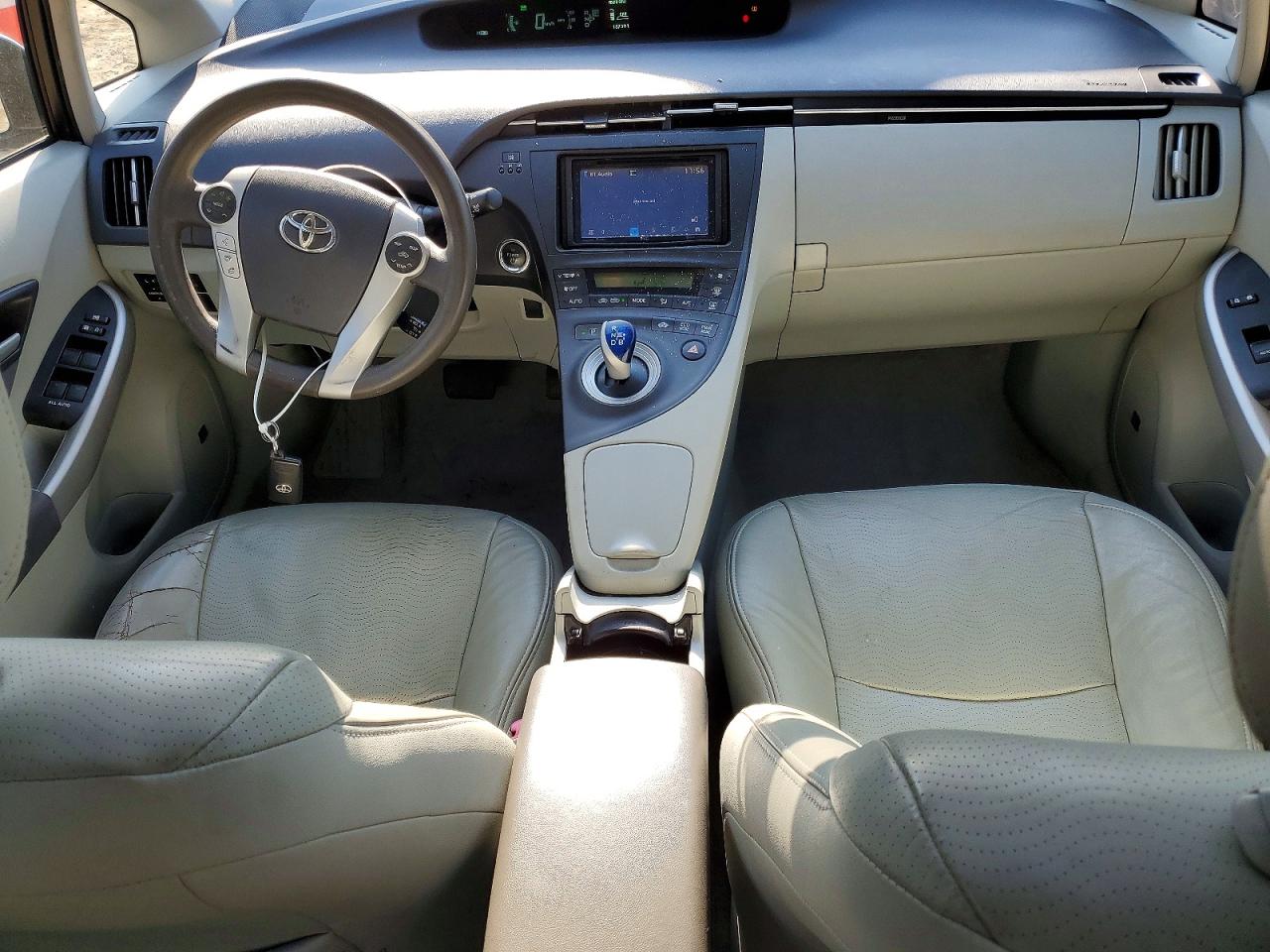 2011 TOYOTA PRIUS THREE photo 15