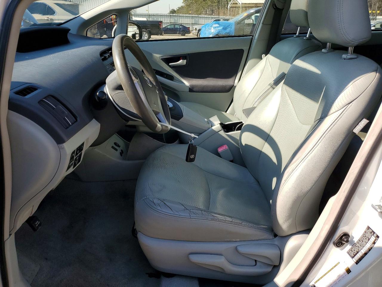 2011 TOYOTA PRIUS THREE photo 13