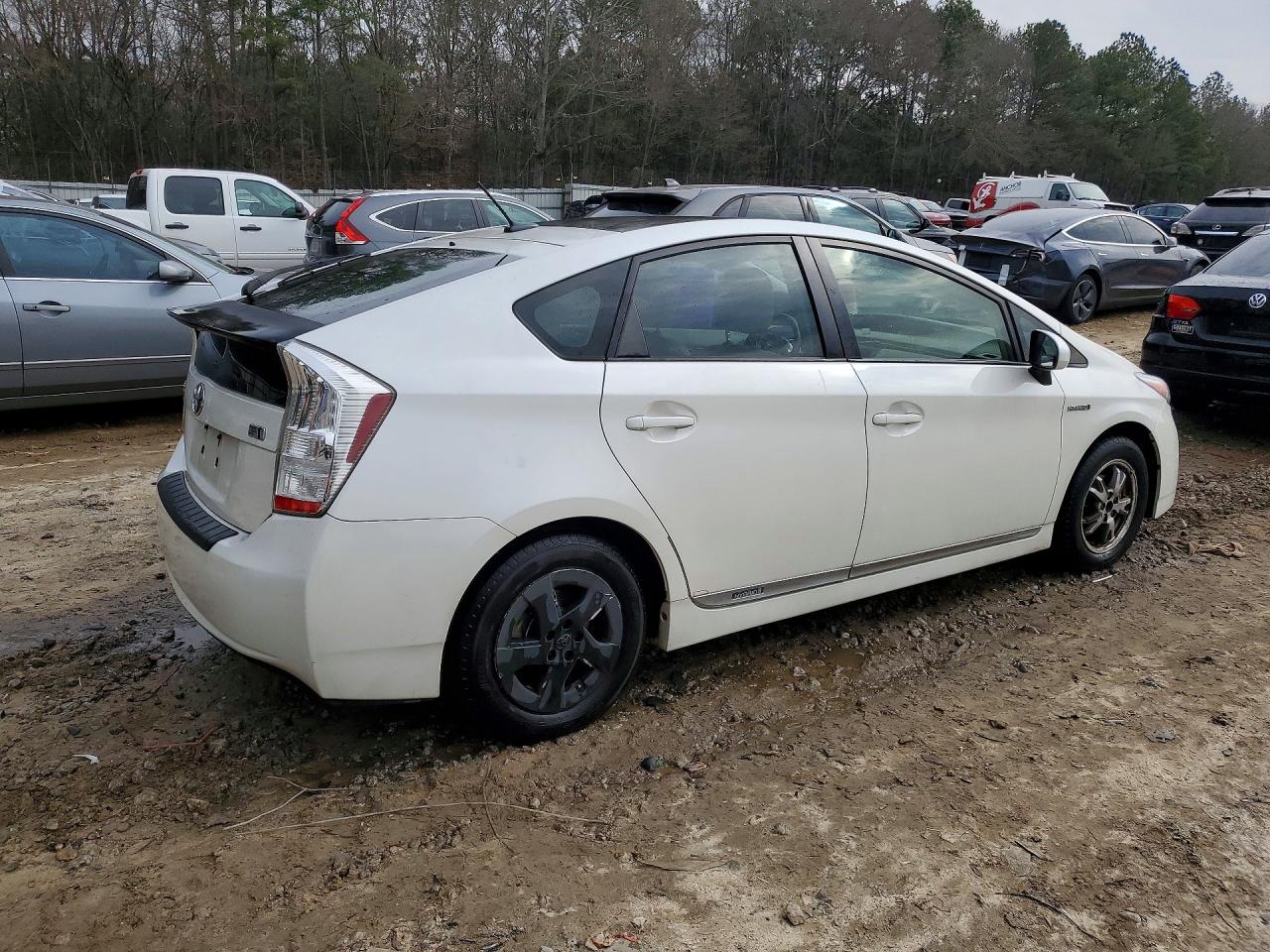 2011 TOYOTA PRIUS THREE photo 5