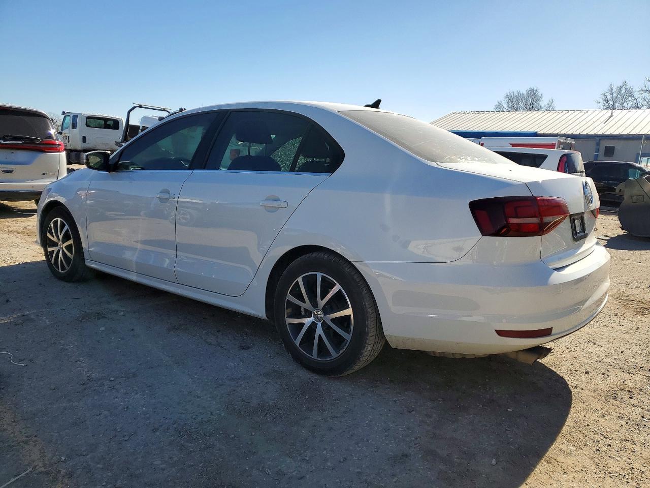 2017 VOLKSWAGEN JETTA photo 4