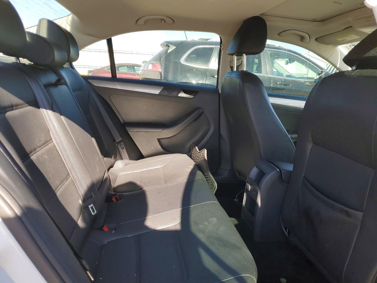2017 VOLKSWAGEN JETTA photo 28
