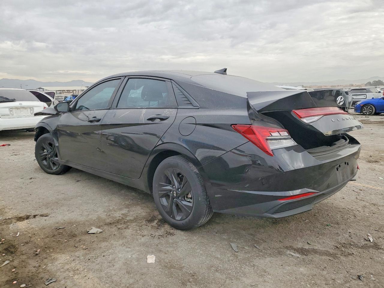 2023 HYUNDAI ELANTRA photo 2