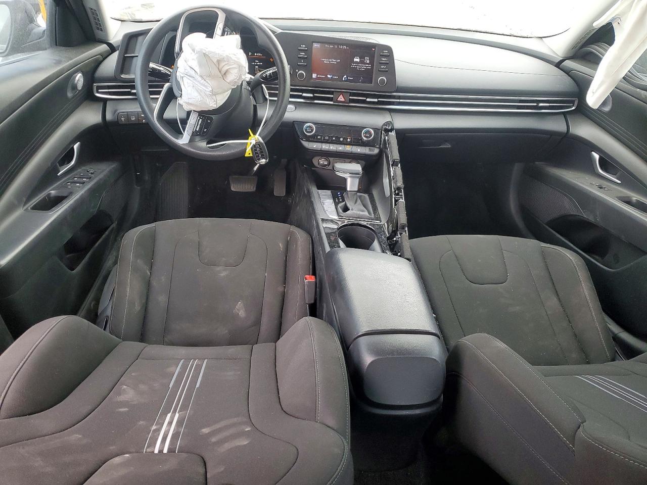 2023 HYUNDAI ELANTRA photo 8