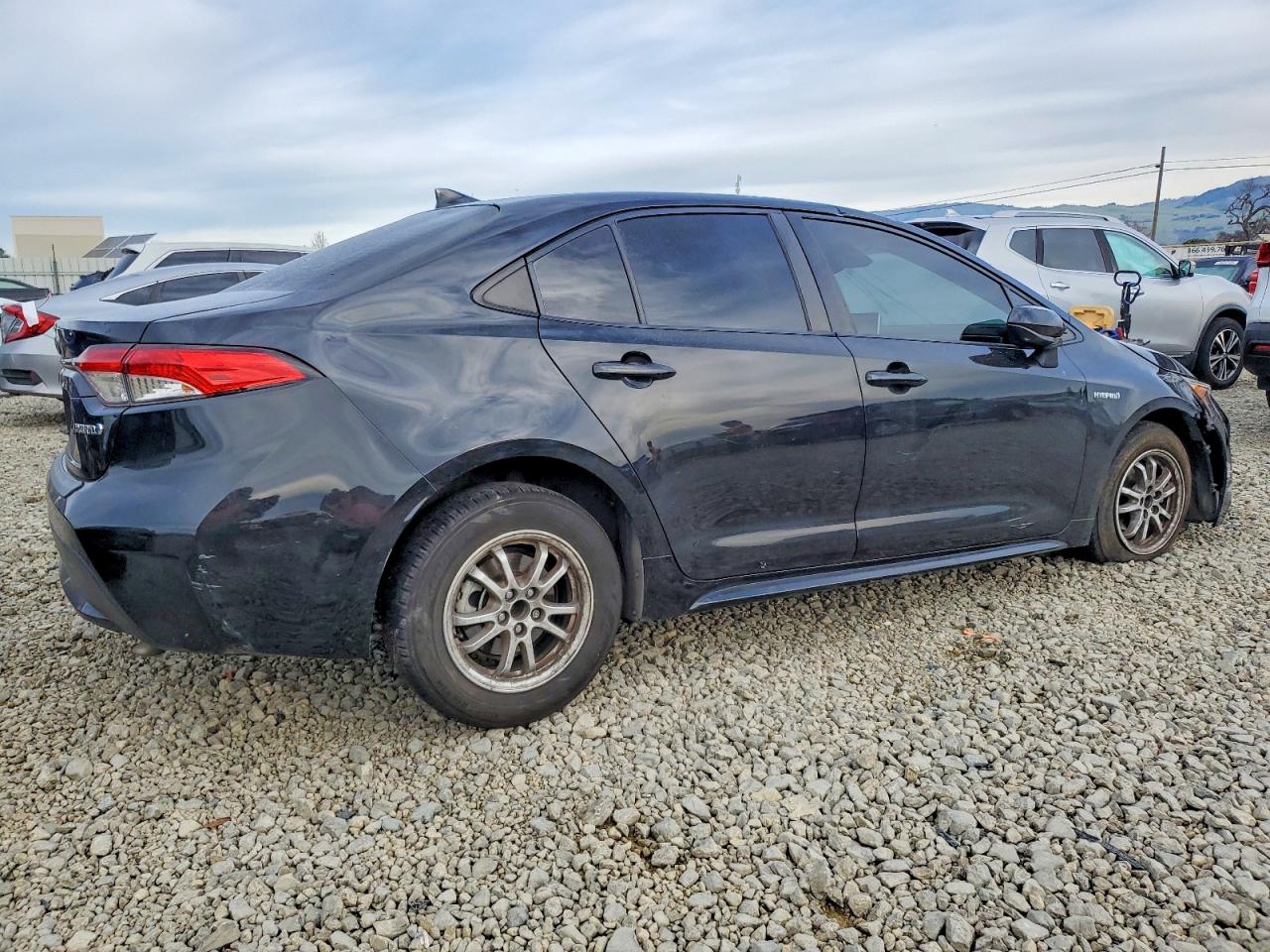 2021 TOYOTA COROLLA LE photo 3