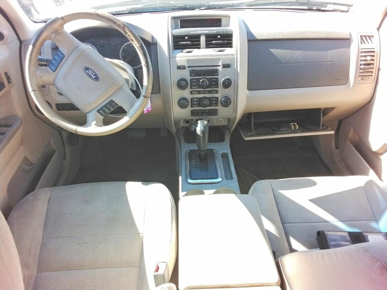 2010 FORD ESCAPE XLT photo 8