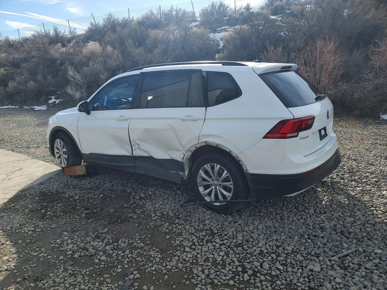 2020 VOLKSWAGEN TIGUAN S photo 2
