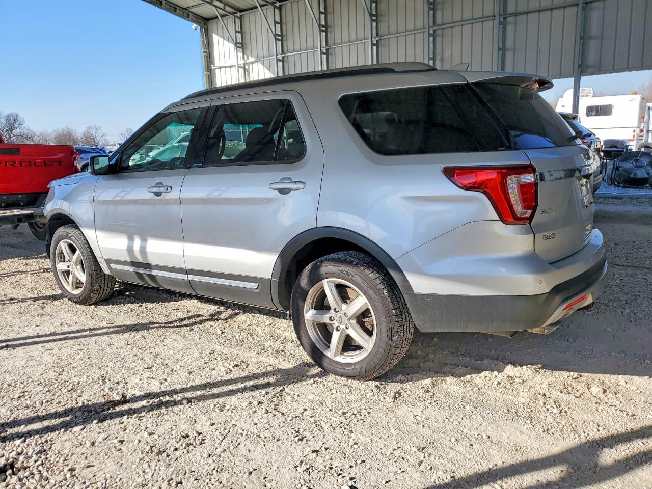 2016 FORD EXPLORER XLT photo 3