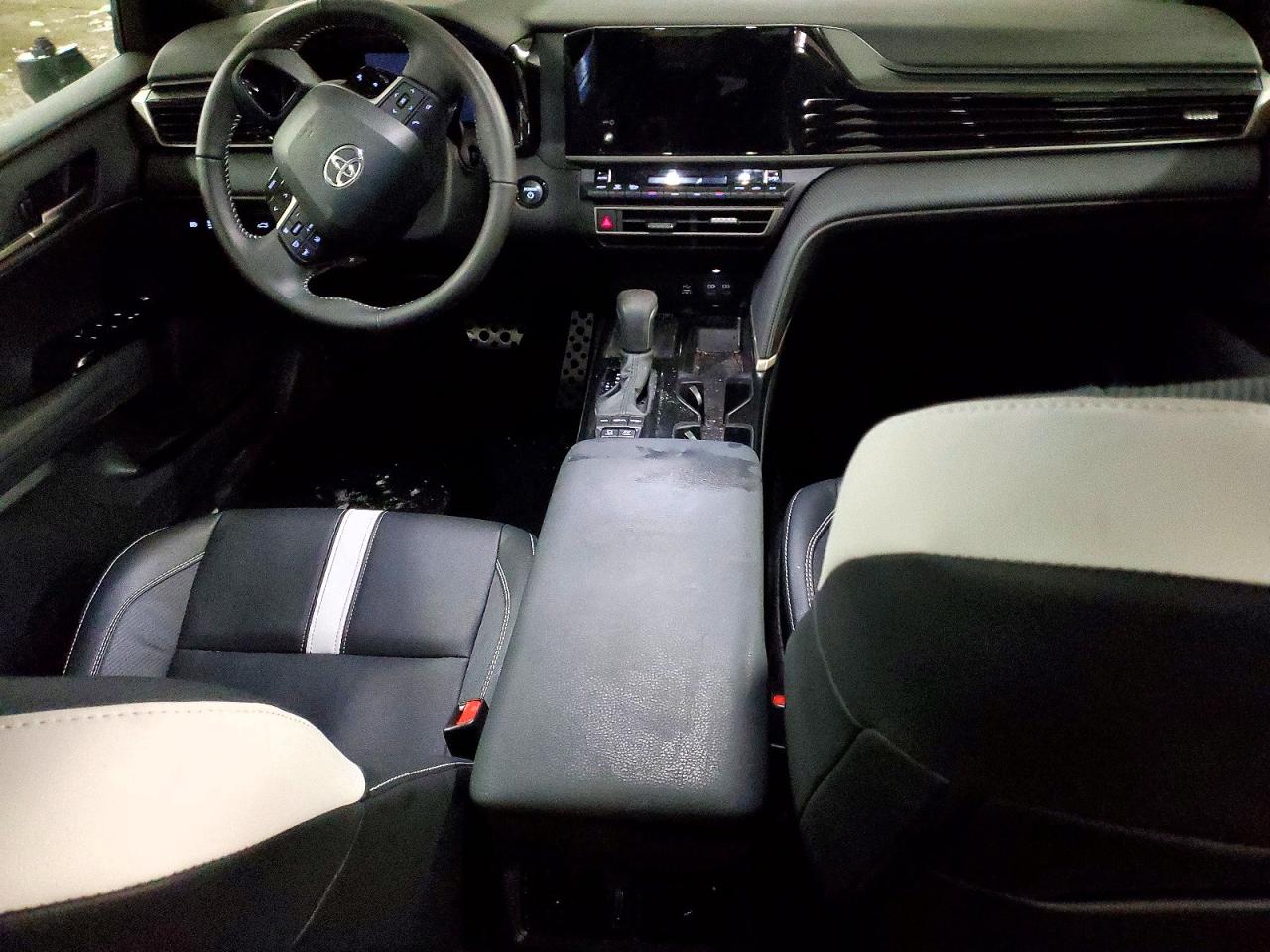 2025 TOYOTA CAMRY XSE photo 8
