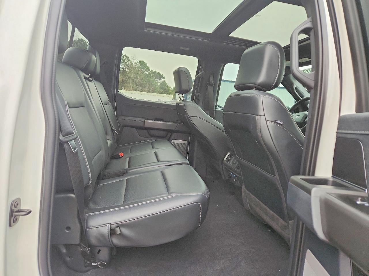 2025 FORD F150 LARIAT photo 19