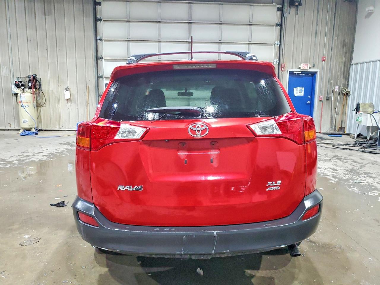 2013 TOYOTA RAV4 XLE photo 6