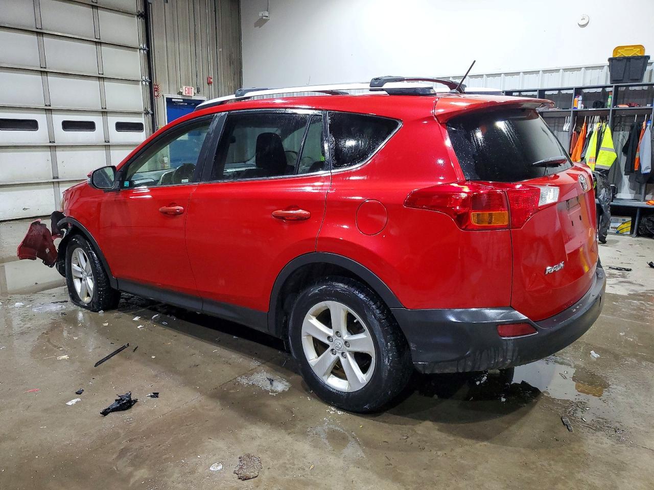 2013 TOYOTA RAV4 XLE photo 2