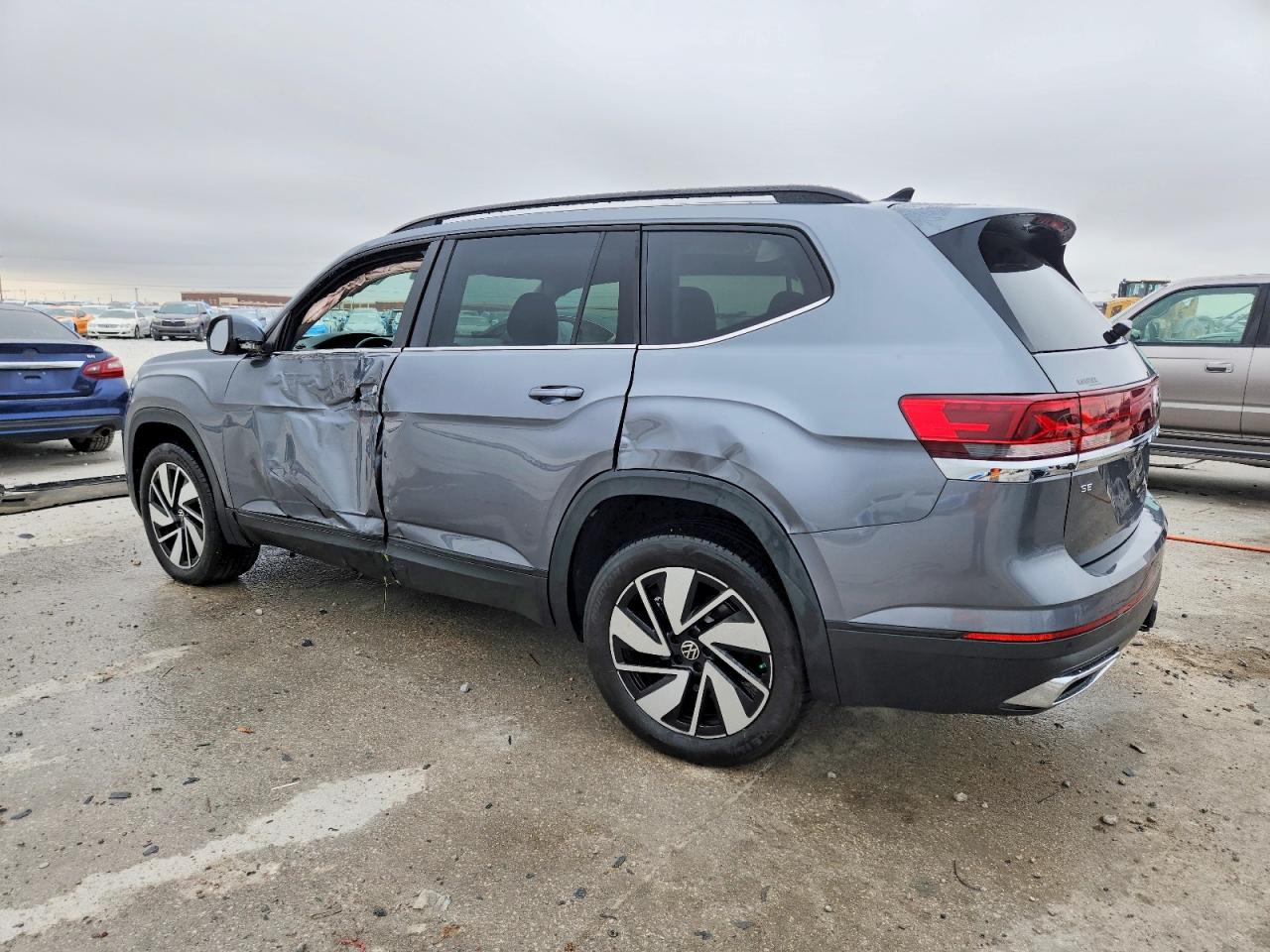 2024 VOLKSWAGEN ATLAS SE photo 2