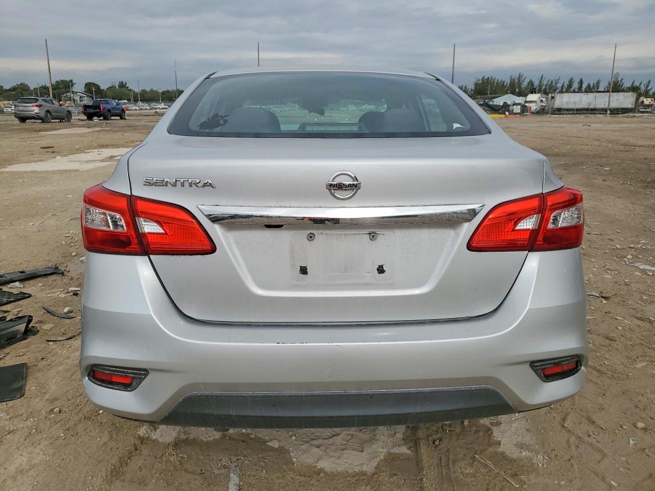 2018 NISSAN SENTRA S photo 11