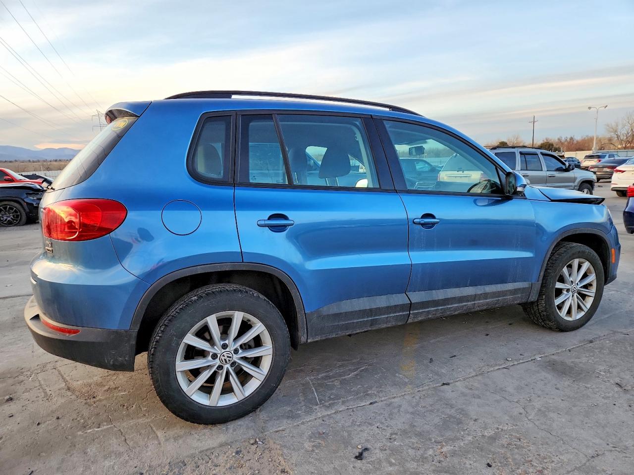 2017 VOLKSWAGEN TIGUAN S photo 5
