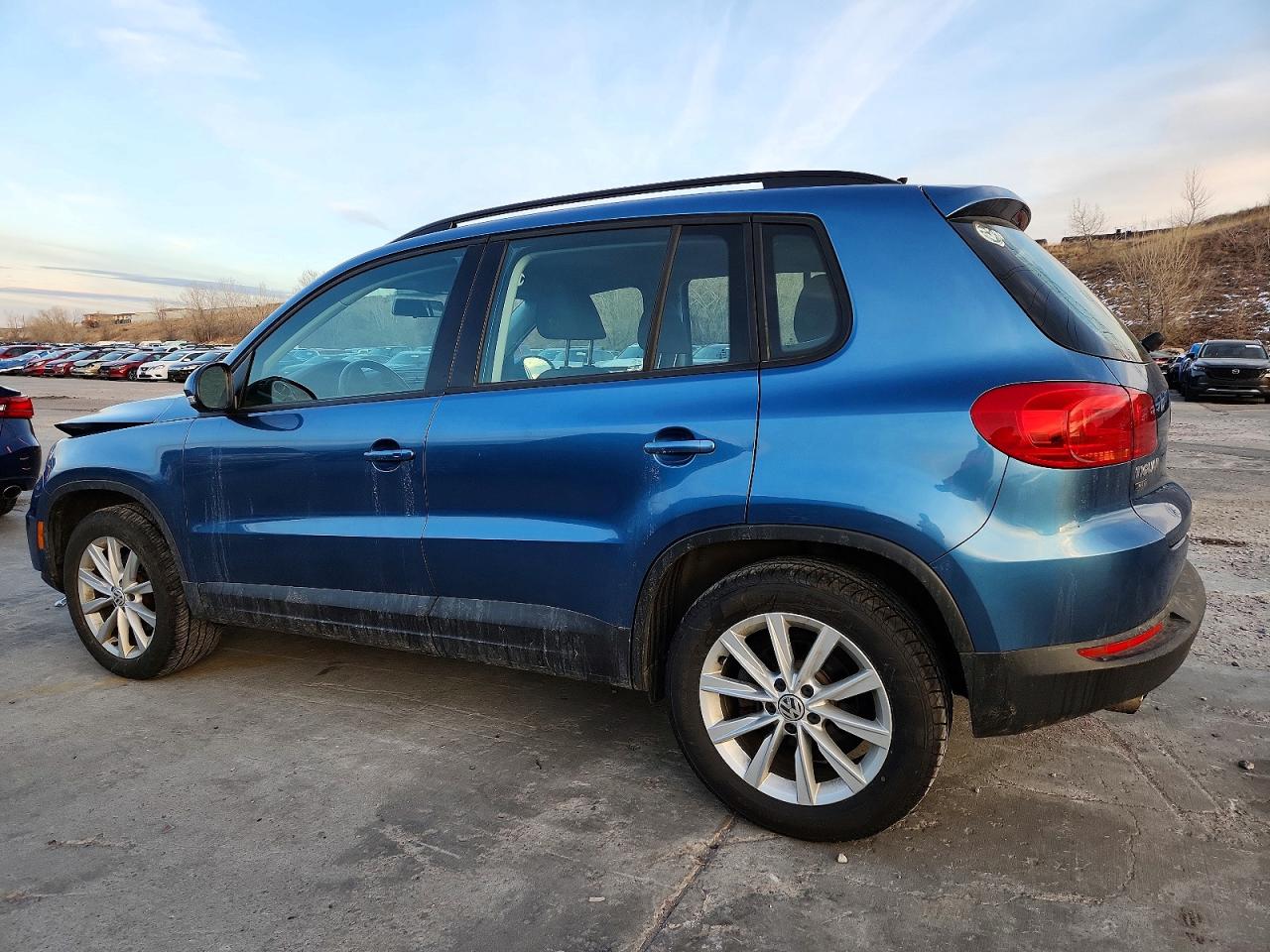 2017 VOLKSWAGEN TIGUAN S photo 3