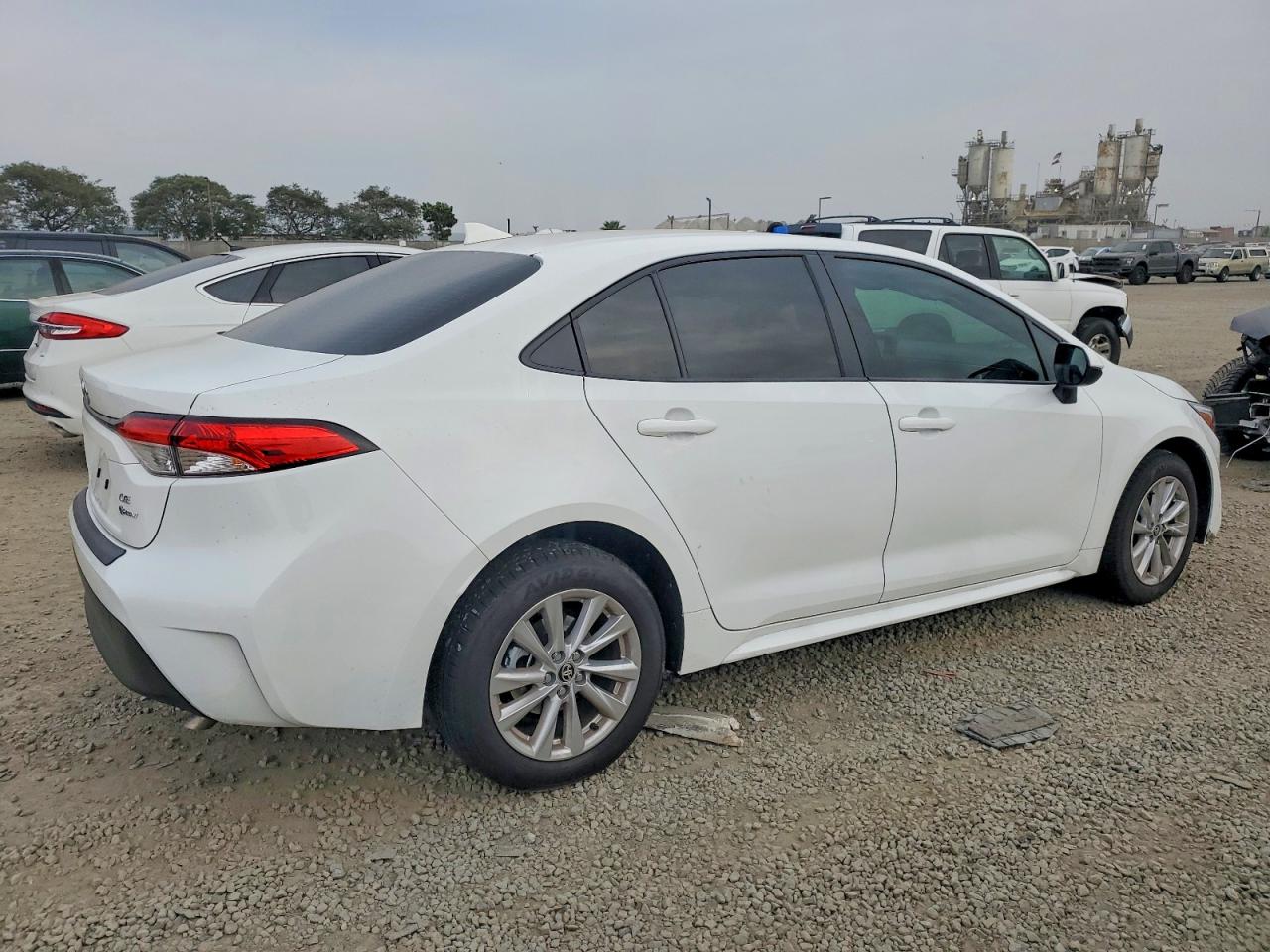 2025 TOYOTA COROLLA LE photo 3