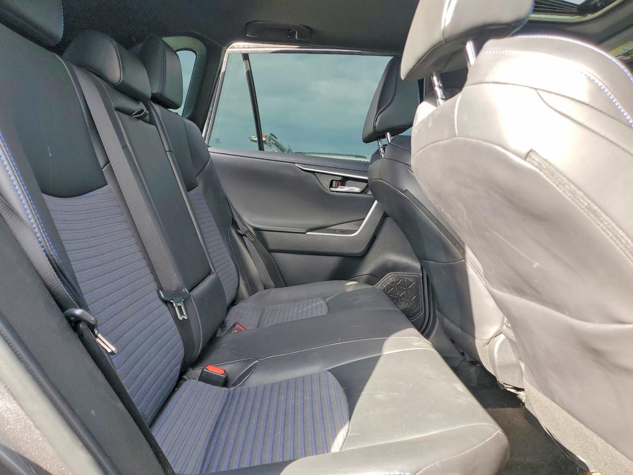 2022 TOYOTA RAV4 XSE photo 31