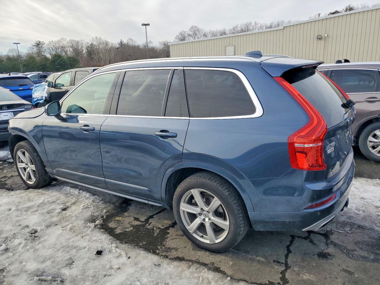2021 VOLVO XC90 T5 MOMENTUM photo 2